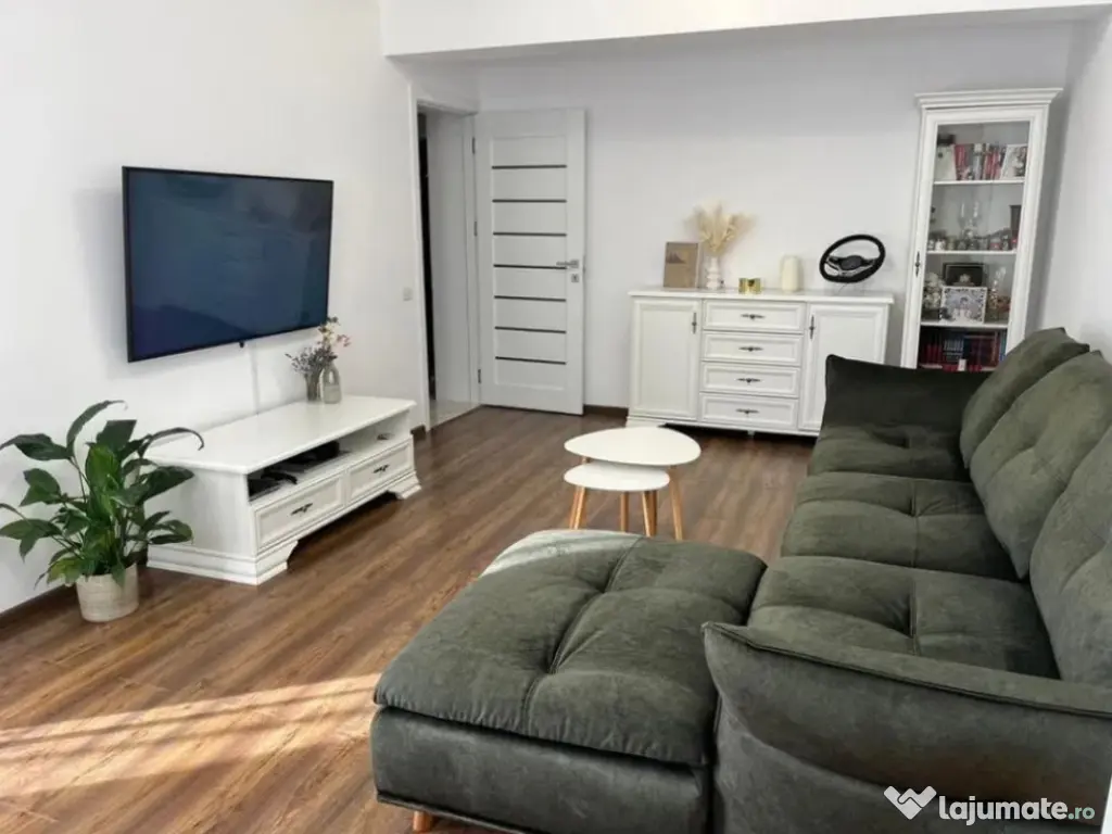 Apartament 3 camere, decomandat - zona Tractoru 