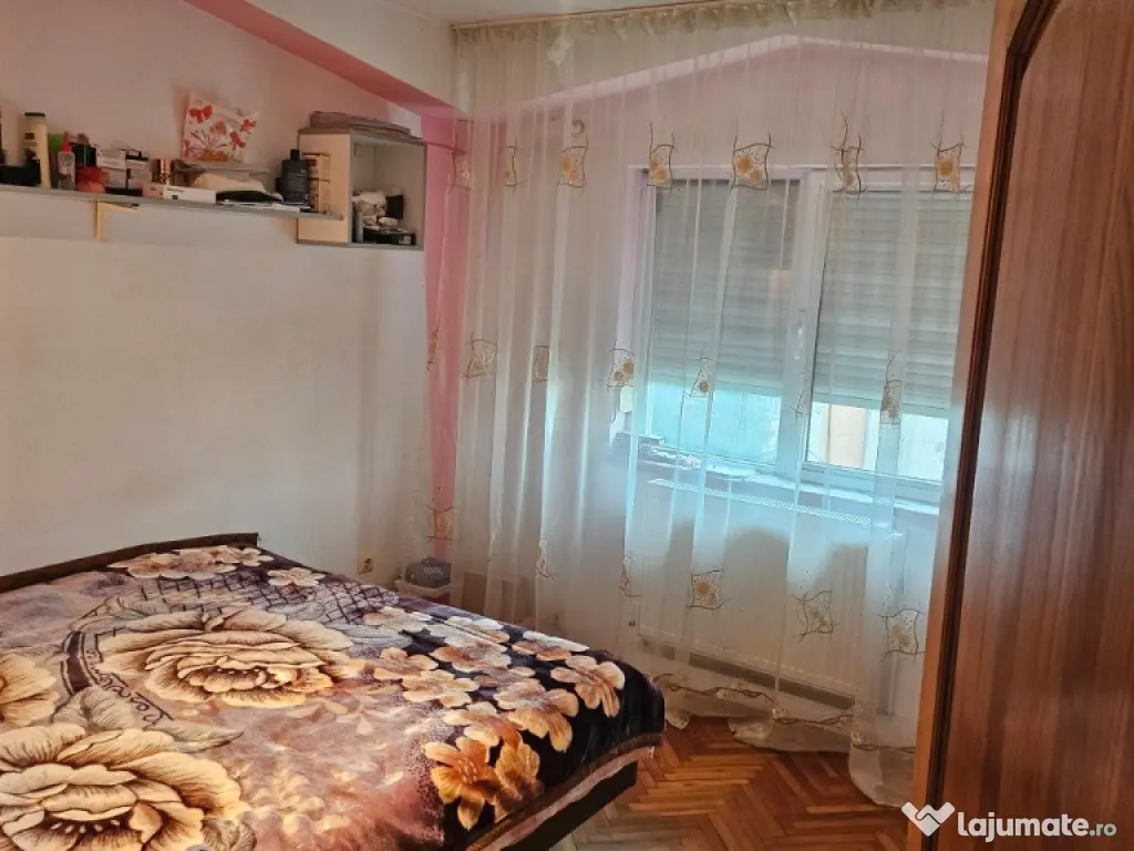 Apartament cu 3 camere ~ zona Brosteni / Colegiu ~ etaj 3 din 4 