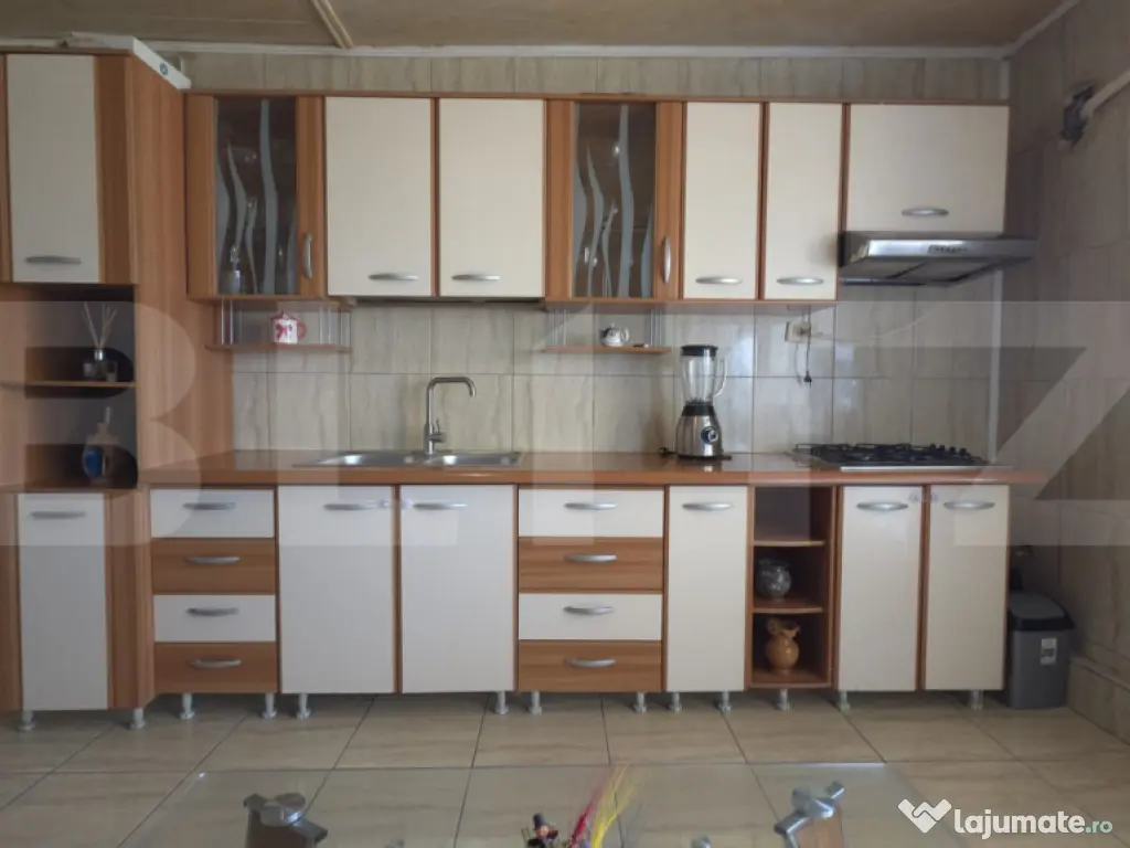 Apartament 3 camere decomandat M12 67 mp centrală proprie 