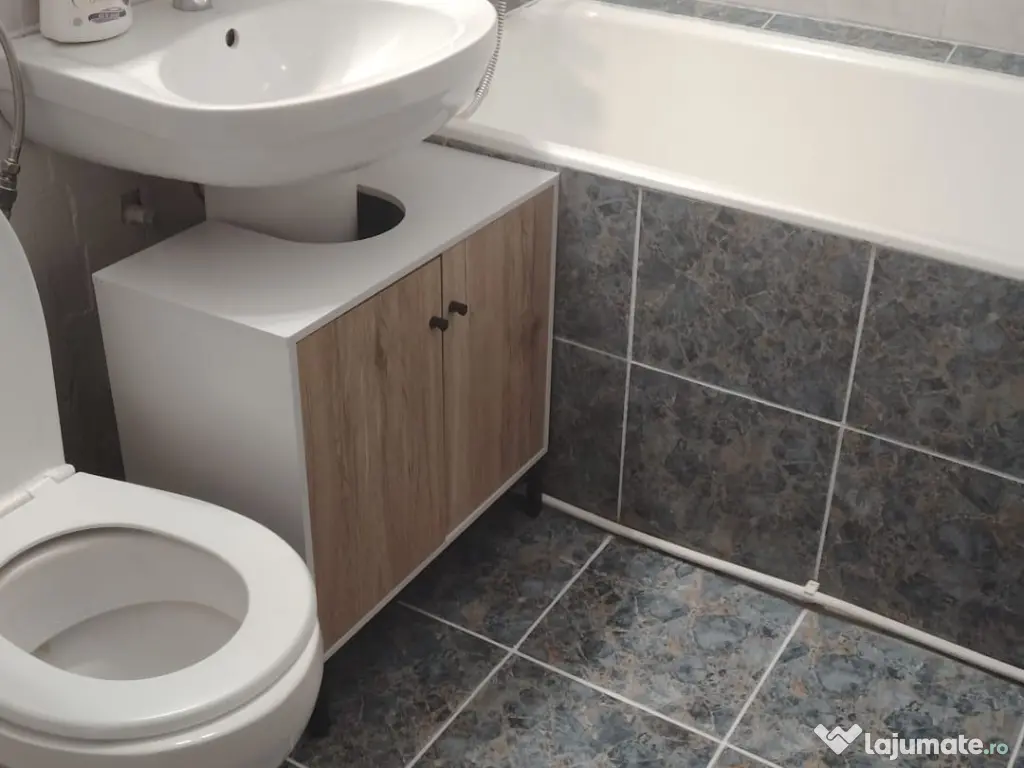 Proprietar, vând direct - apartament două cam./parter, cartier Gara/Caracal