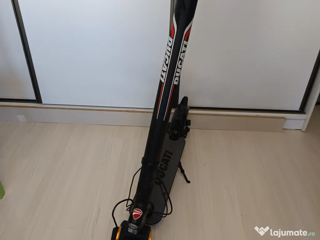 Trotineta electrica Ducati Pro-II Plus, 350W, Autonomie 25 km, 