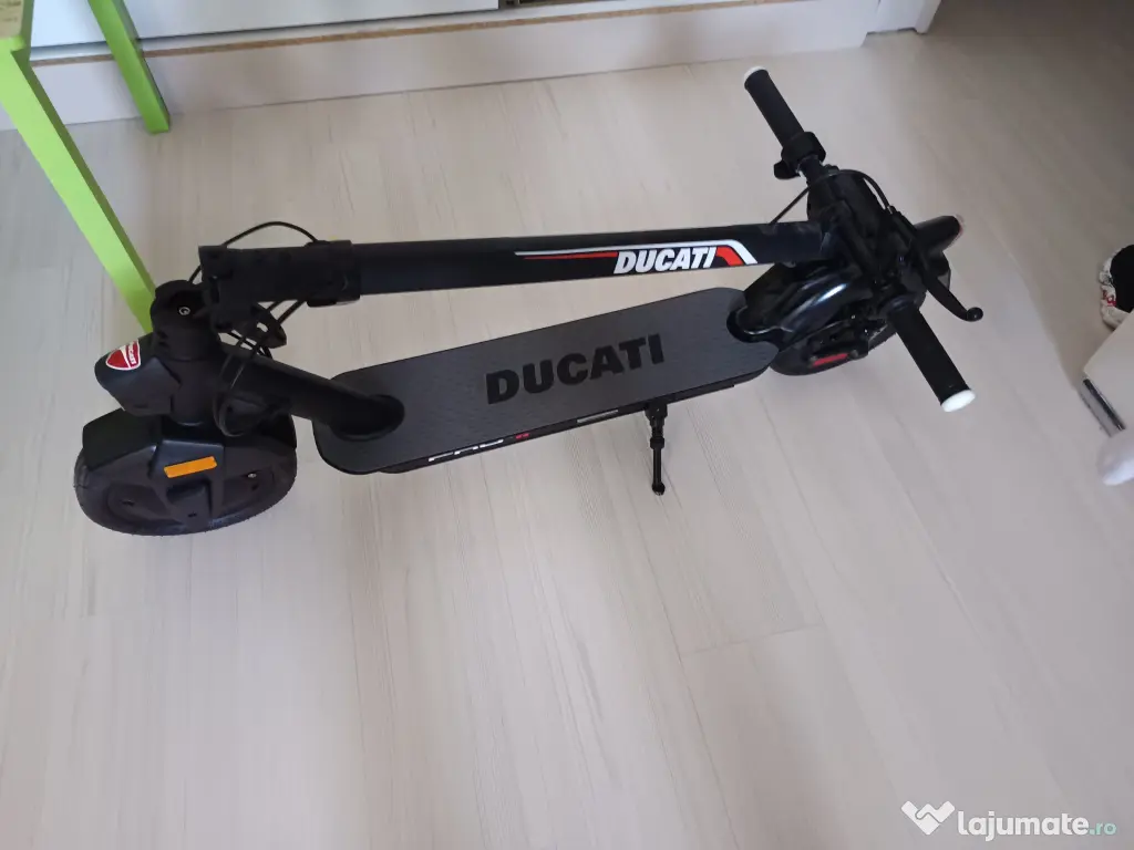 Trotineta electrica Ducati Pro-II Plus, 350W, Autonomie 25 km, 