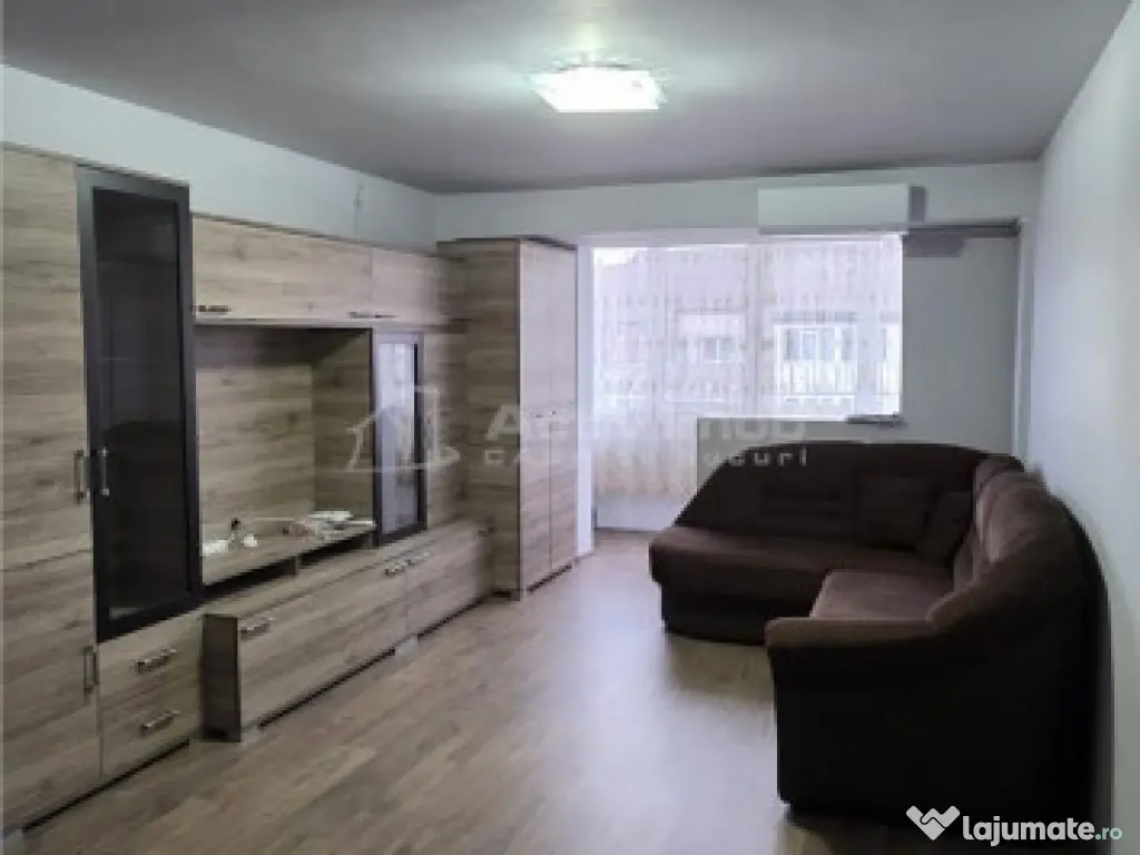 Apartament spatios cu 4 camere si 2 bai - in zona linistita 