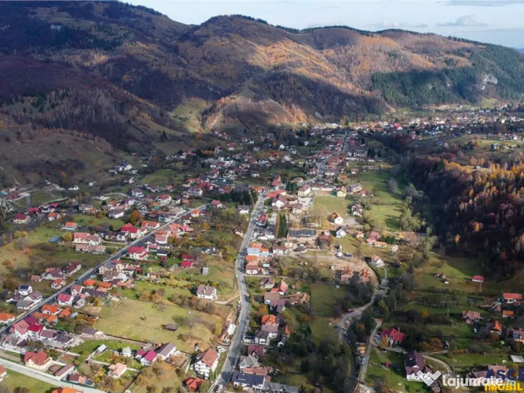 FILM! Constructie rustica tip Casa Verde, cu parau si panora 