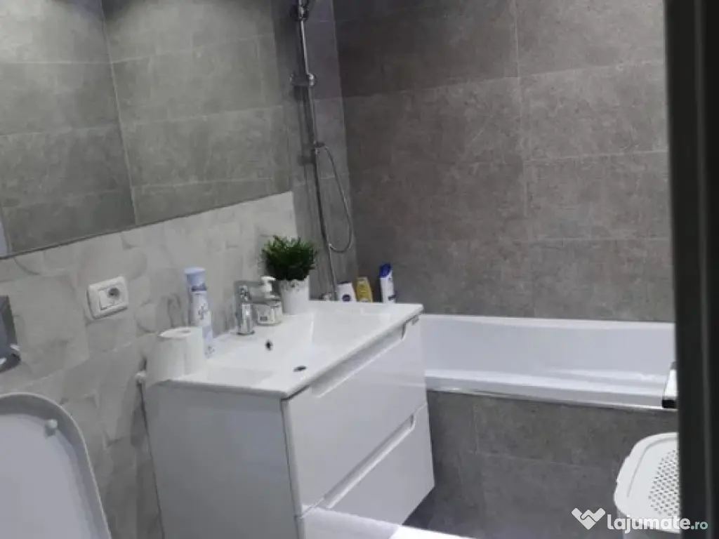 Apartament Cu 2 Camere Semidecomandate Etaj 3 - Zona Zamca 