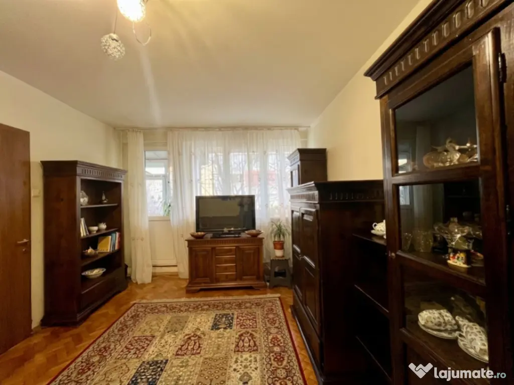 Apartament 2 camere Mihalache. Metrou.