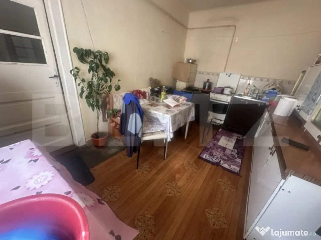 Casa de locuit, 252 mp cu 842 mp teren, Zona Titulescu 