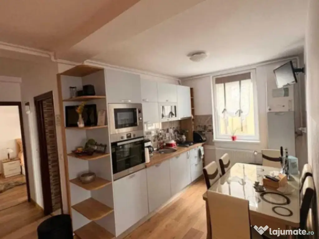 Apartament 2 camere, decomandat - zona Tractorul 