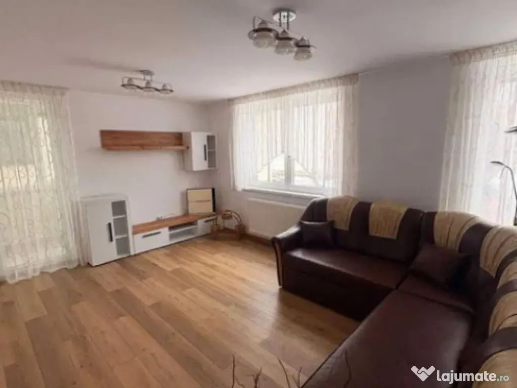 Apartament 2 camere, decomandat - zona Tractorul 