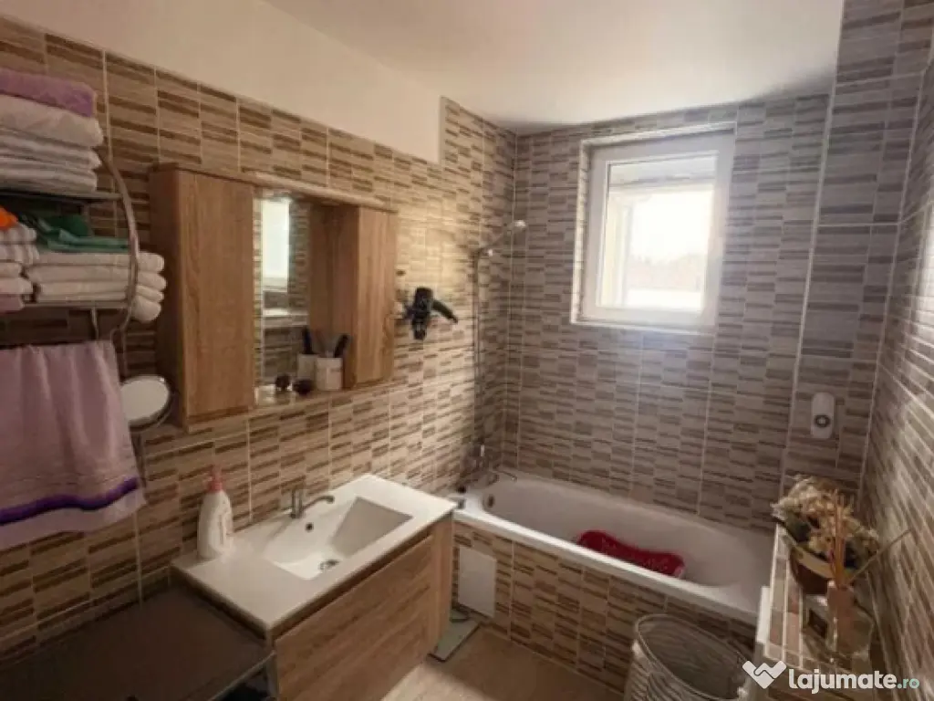 Apartament 2 camere, decomandat - zona Tractorul 