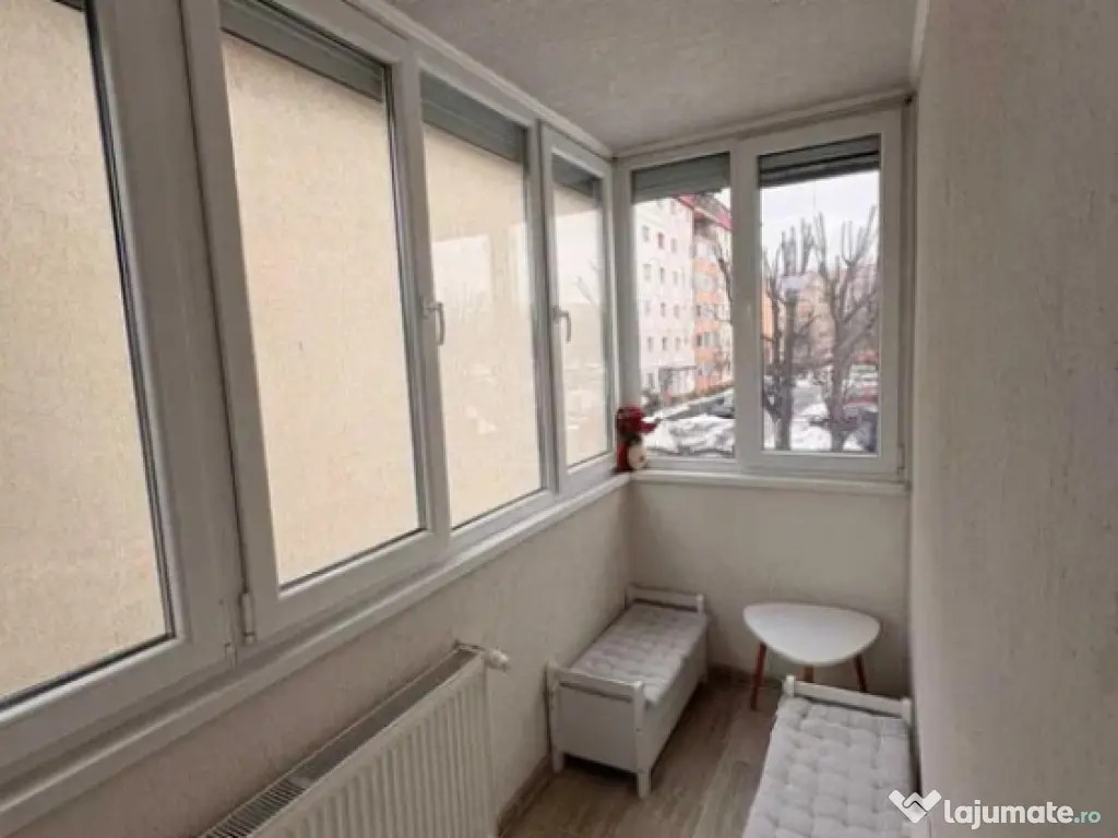 Apartament 2 camere, decomandat - zona Tractorul 