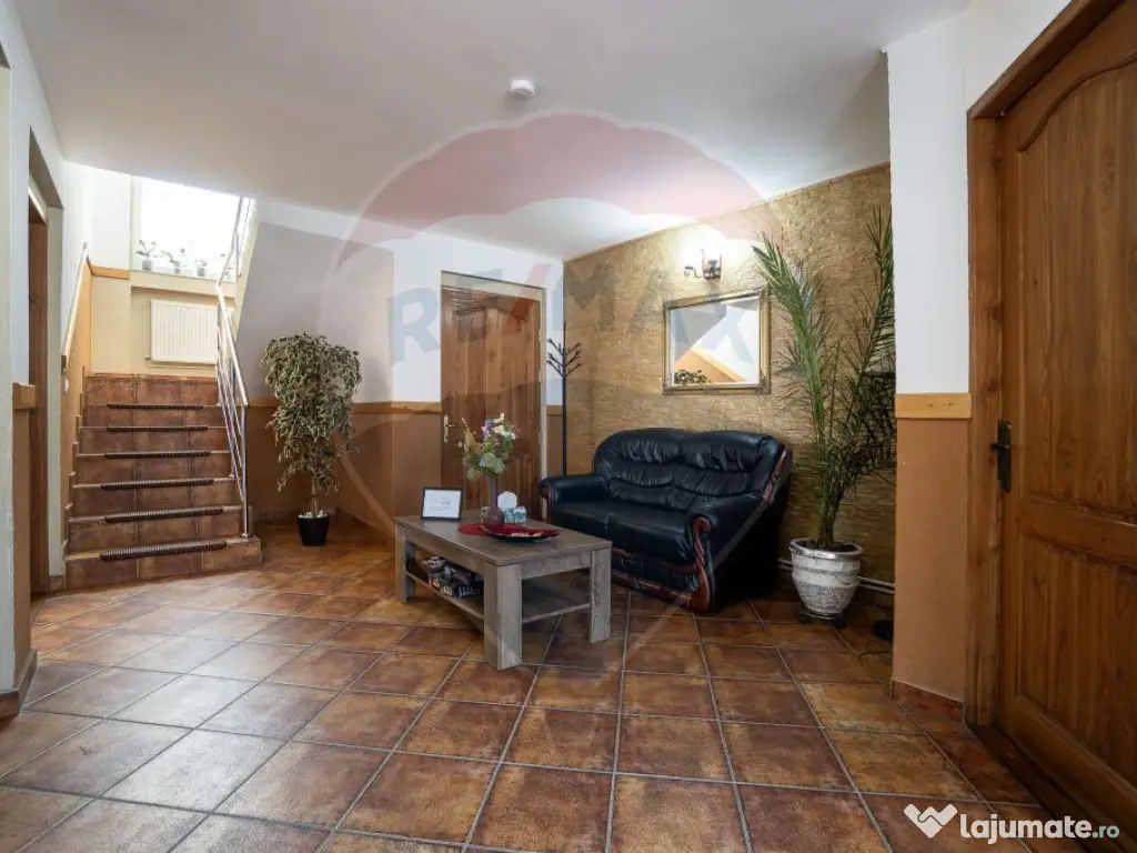 Oportunitate rară: Casă de vacanță sau Pensiune în P... 