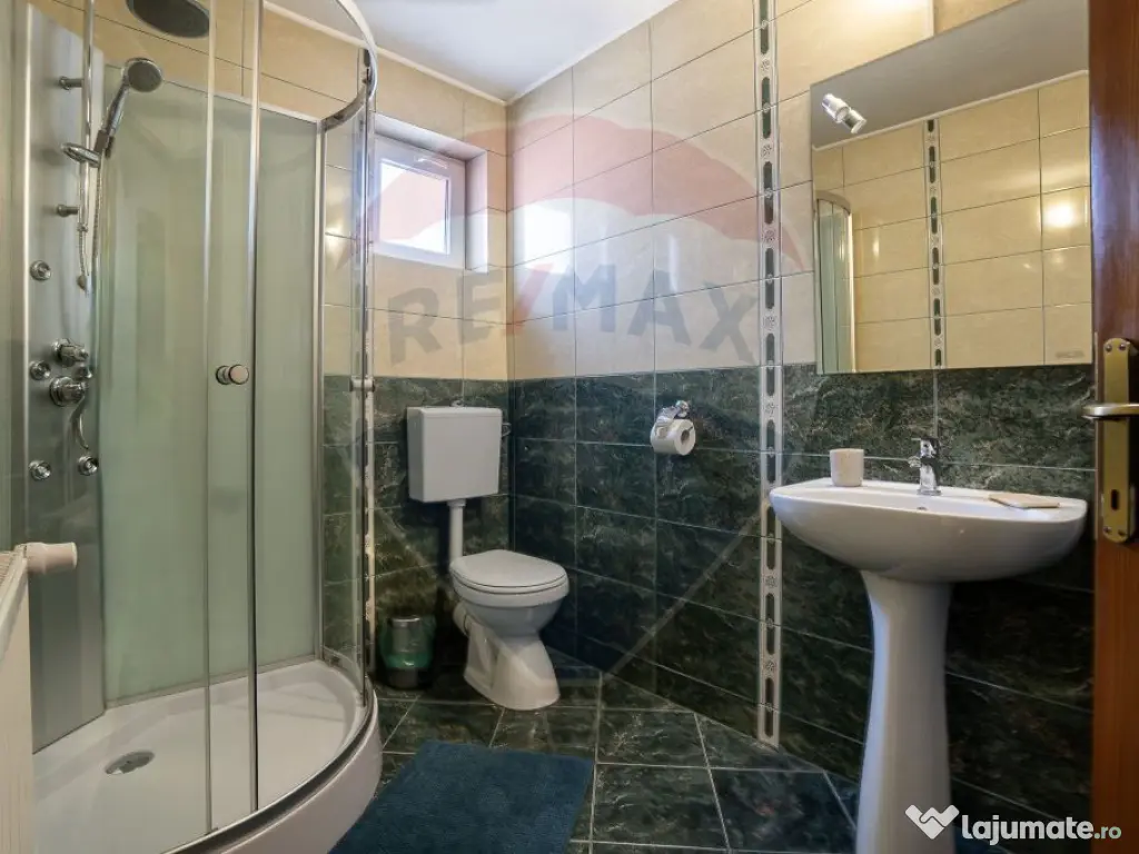 Oportunitate rară: Casă de vacanță sau Pensiune în P... 