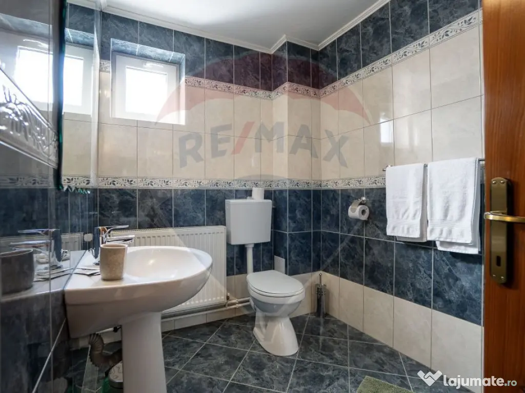 Oportunitate rară: Casă de vacanță sau Pensiune în P... 