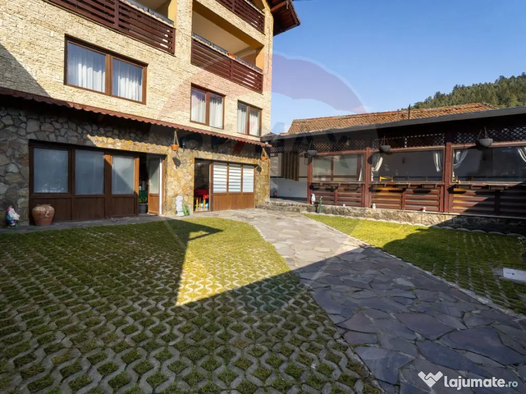 Oportunitate rară: Casă de vacanță sau Pensiune în P... 