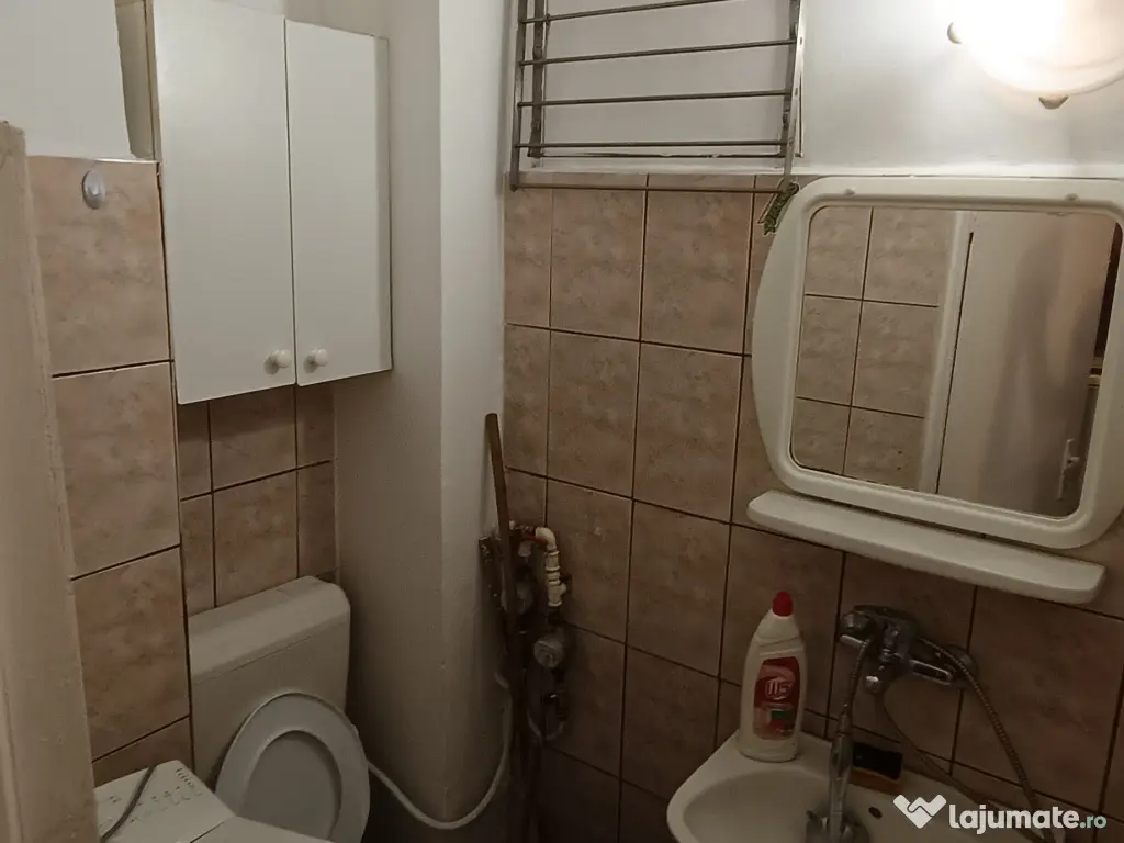 Închiriez garsonieră 