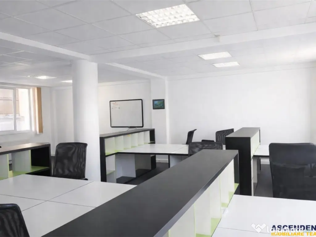 Spatiu, configurat pe trei niveluri, Central, Brasov 