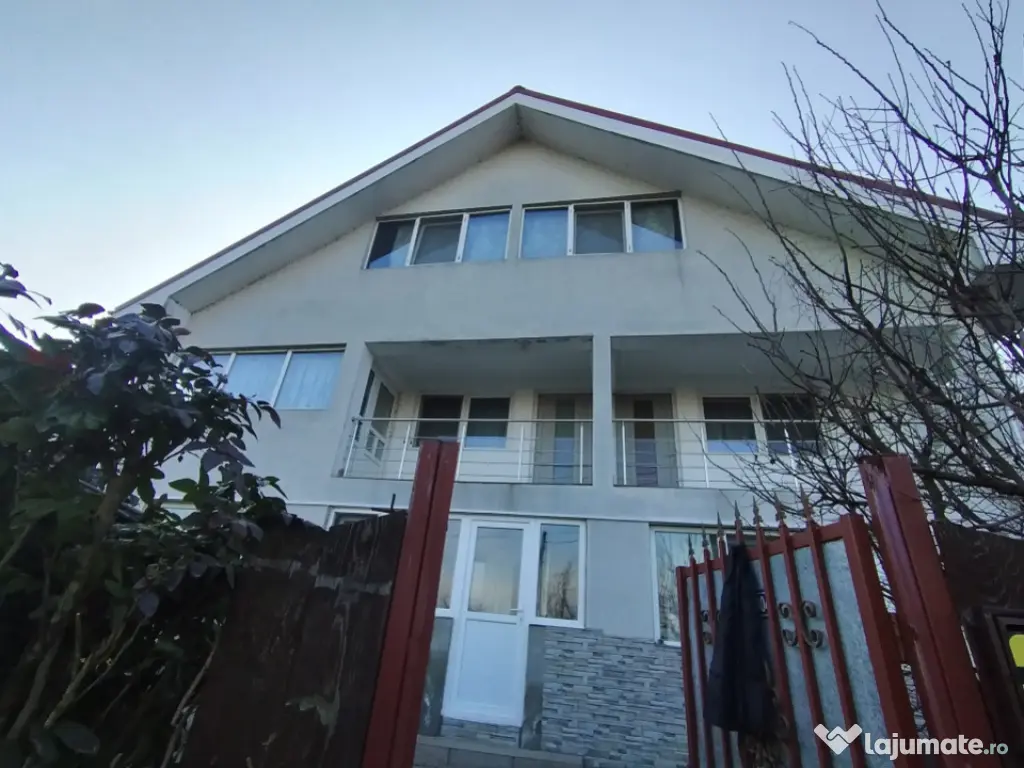 Casa P+1+M, 185 mp, teren 590 mp, Leamna de jos