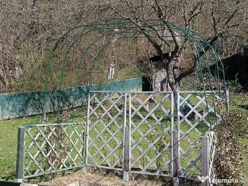 Grădina cu casa de vacanta de vânzare 