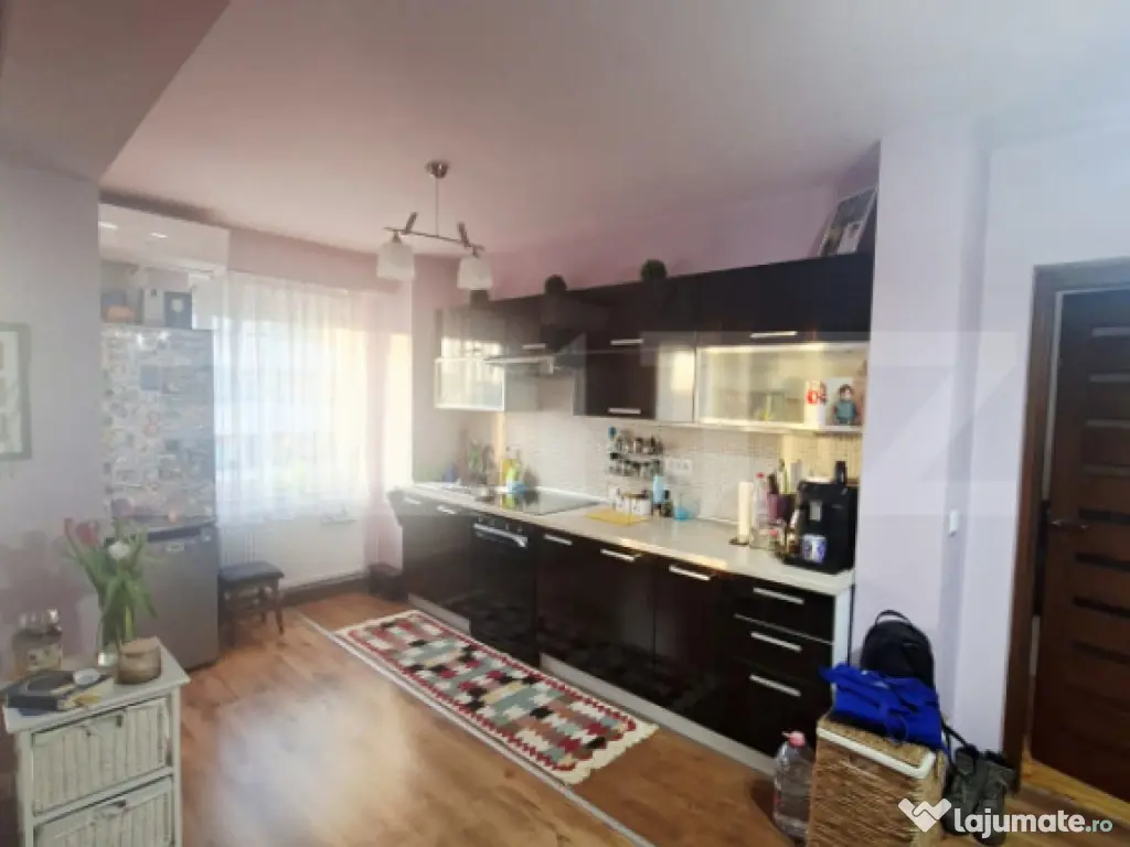 Apartament cu 3 camere de vânzare. 