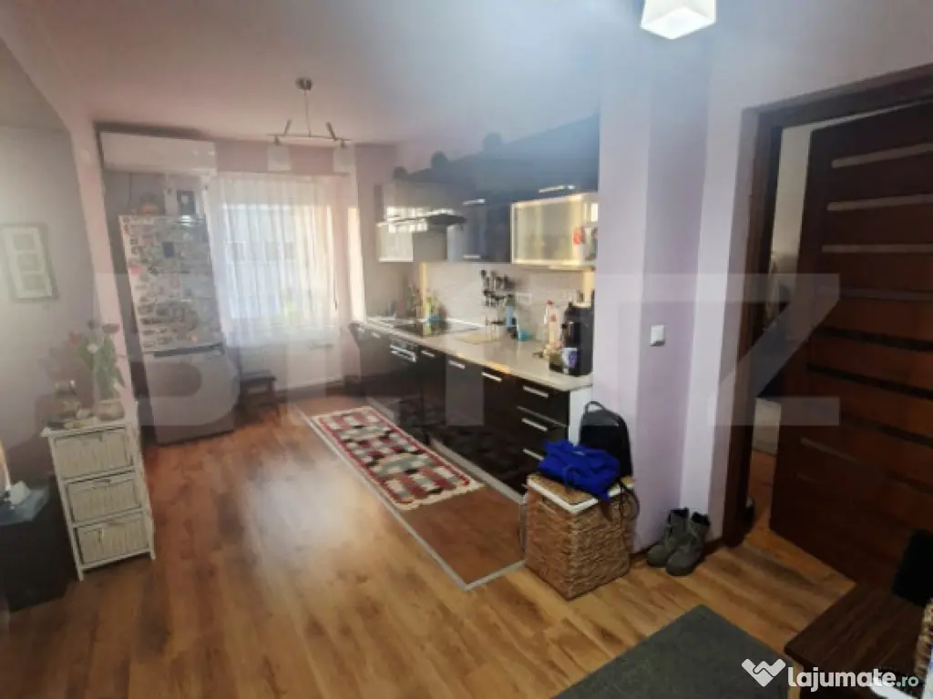 Apartament cu 3 camere de vânzare. 