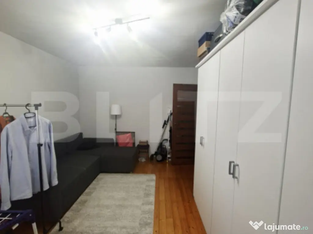 Apartament cu 3 camere de vânzare. 