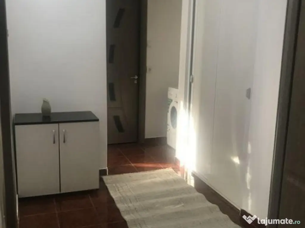 De vanzare apartament 2 camere, decomandat, etaj 3, mobilat 