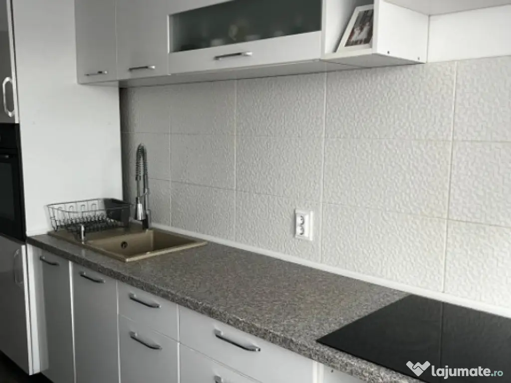 Apartament 3 camere de vanzare-Astra 