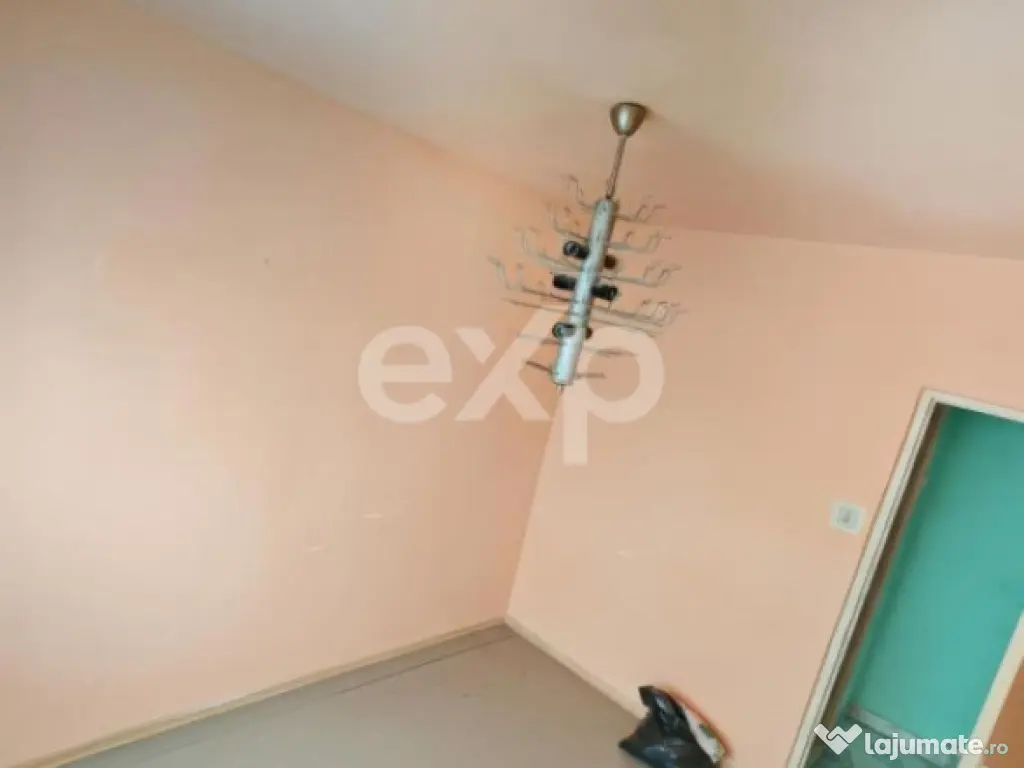 De vanzare apartament 4 camere decomandat,et. 3/4, Str. Elib 