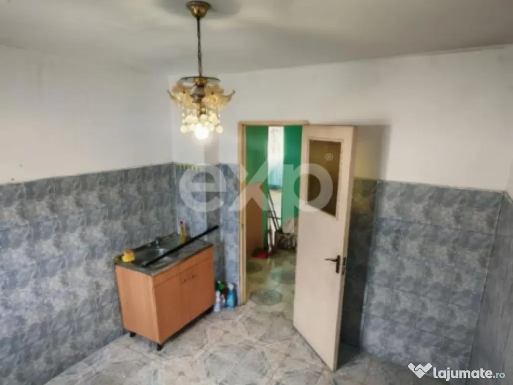 De vanzare apartament 4 camere decomandat,et. 3/4, Str. Elib 