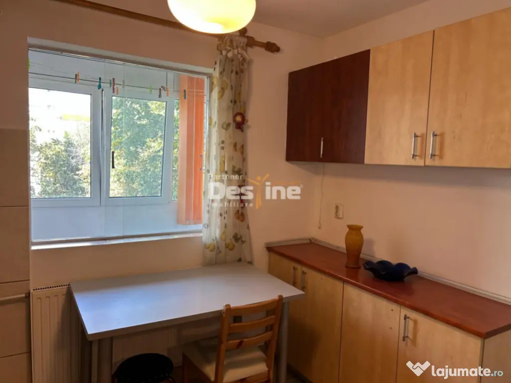 Chirie Apartament 3 camere 70 mp mobilat utilat loc de parca 