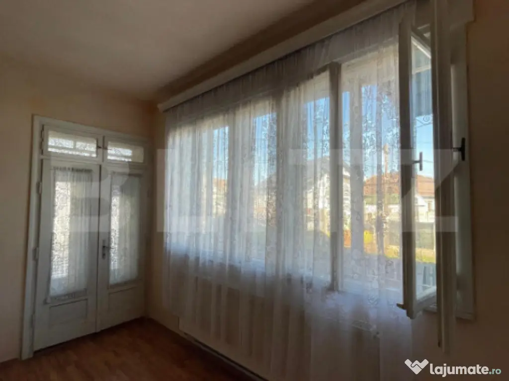 Casa 108 mp utili, 580 mp teren, 3 camere, Zona Sarat, Campi 