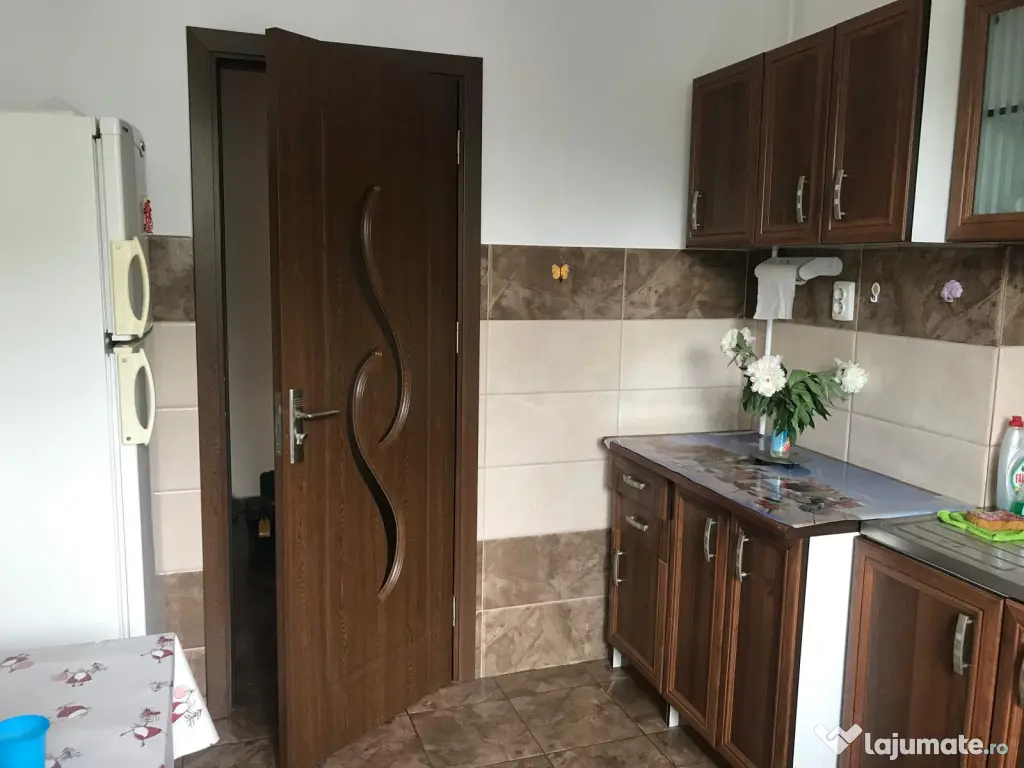 Apartament 2 camere de închiriat 
