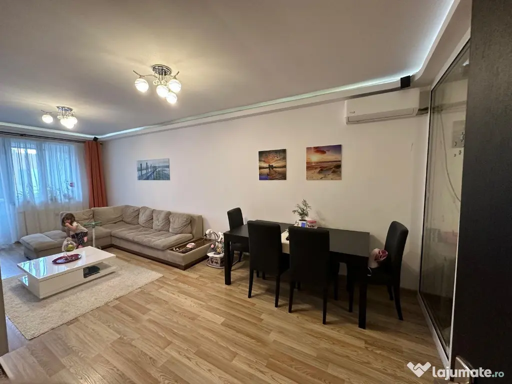 Apartament de 3 camere zona TRACTORUL,complex ISARAN,