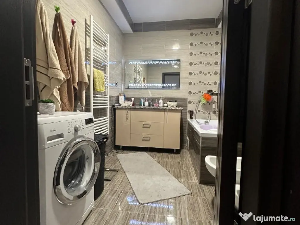 Apartament de 3 camere zona TRACTORUL,complex ISARAN,