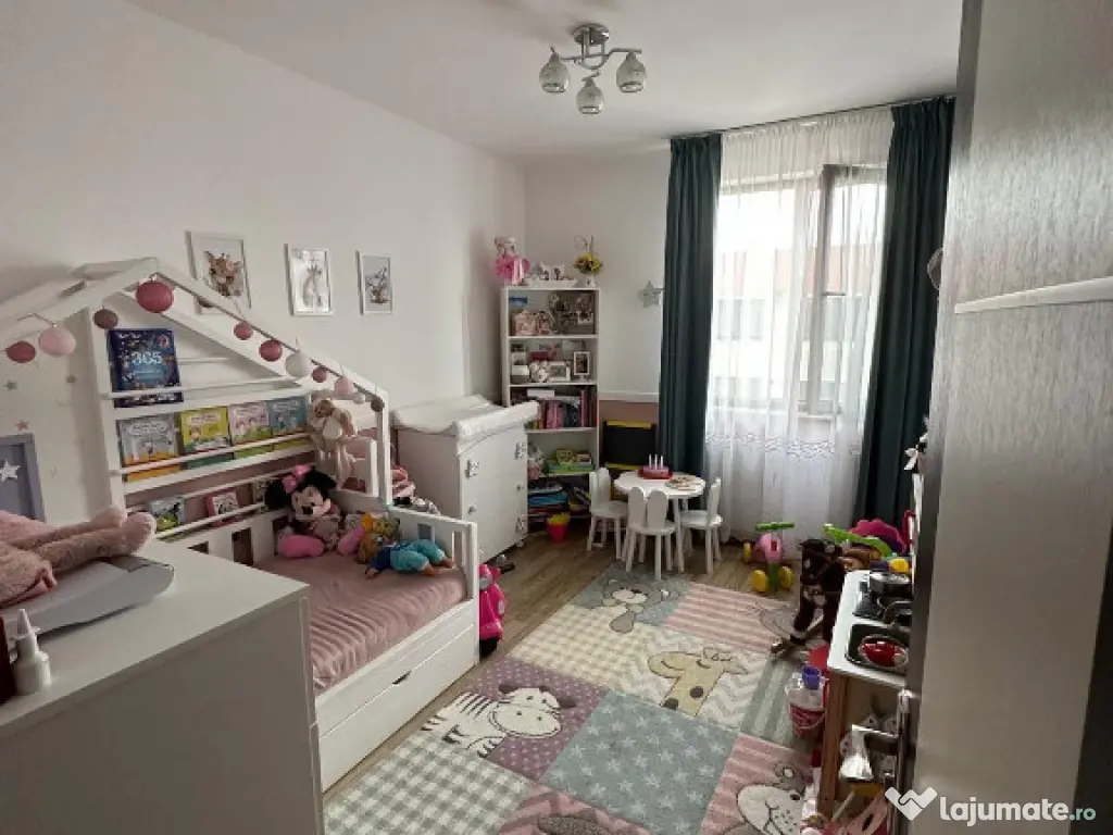 Apartament de 3 camere zona TRACTORUL,complex ISARAN,