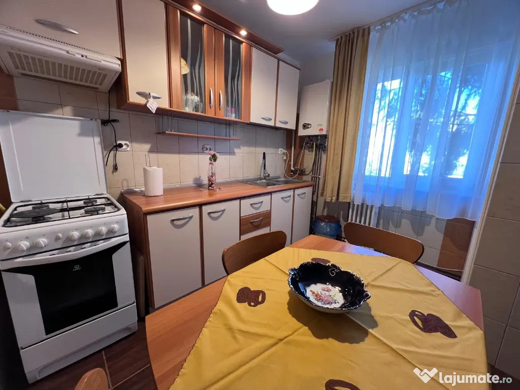 Apartament 3 camere,etaj 1,complet renovat,zona Scoala Andrei Saguna 