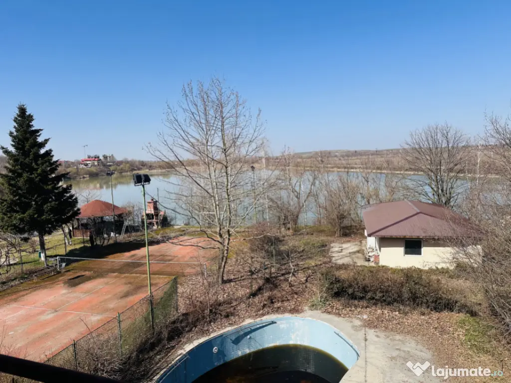 Domeniu splendid 2500 mp teren pe malul lacului Morii, vila 