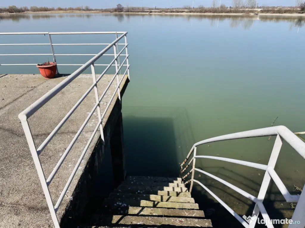 Domeniu splendid 2500 mp teren pe malul lacului Morii, vila 