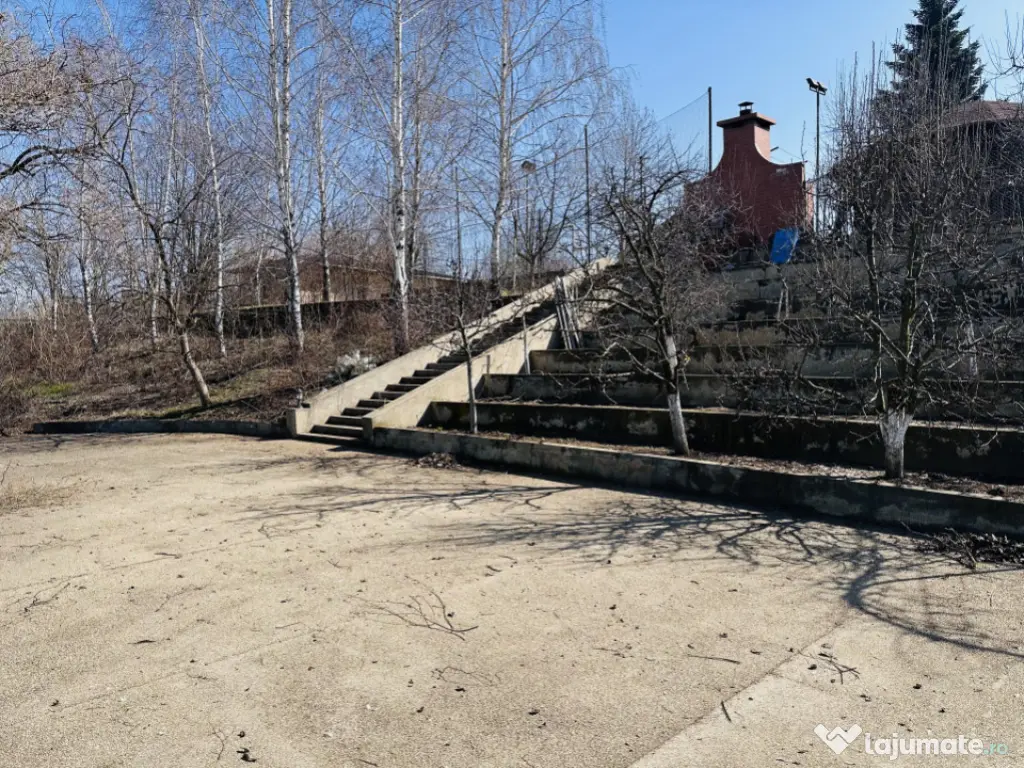 Domeniu splendid 2500 mp teren pe malul lacului Morii, vila 