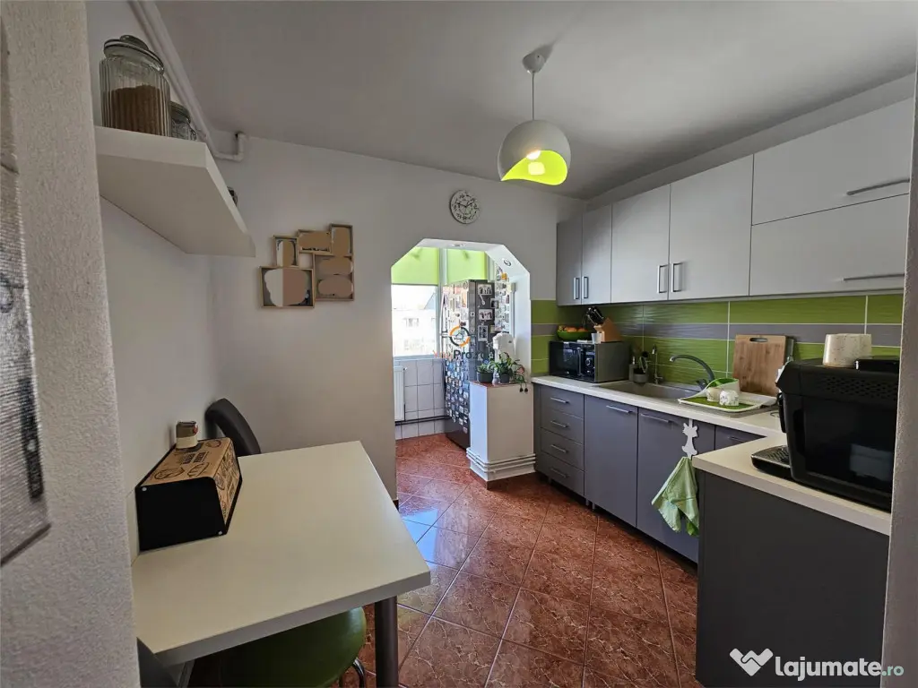 Apartament deosebit 3 camere decomandat zona Soarelui 