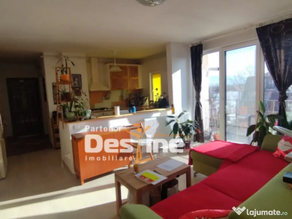 Apartament 3 camere, mobilat, semidecomandat, etaj 4, zona P