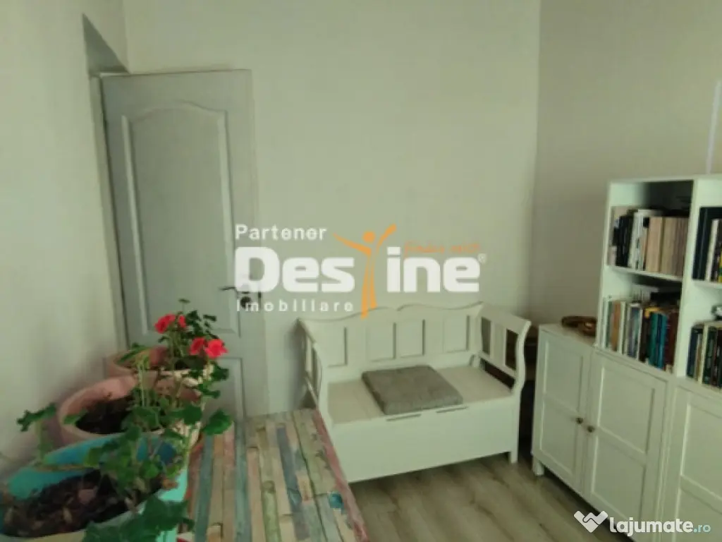 Apartament 3 camere, mobilat, semidecomandat, etaj 4, zona P 