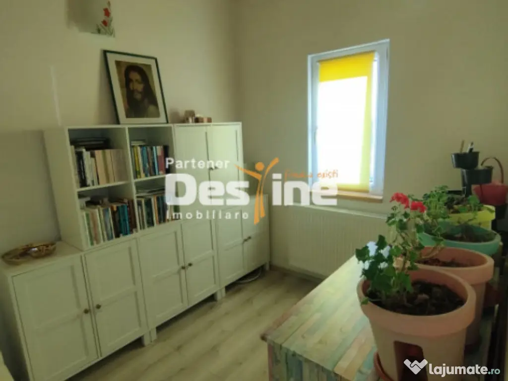 Apartament 3 camere, mobilat, semidecomandat, etaj 4, zona P 