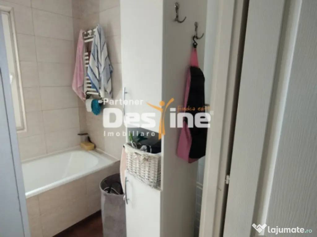 Apartament 3 camere, mobilat, semidecomandat, etaj 4, zona P 