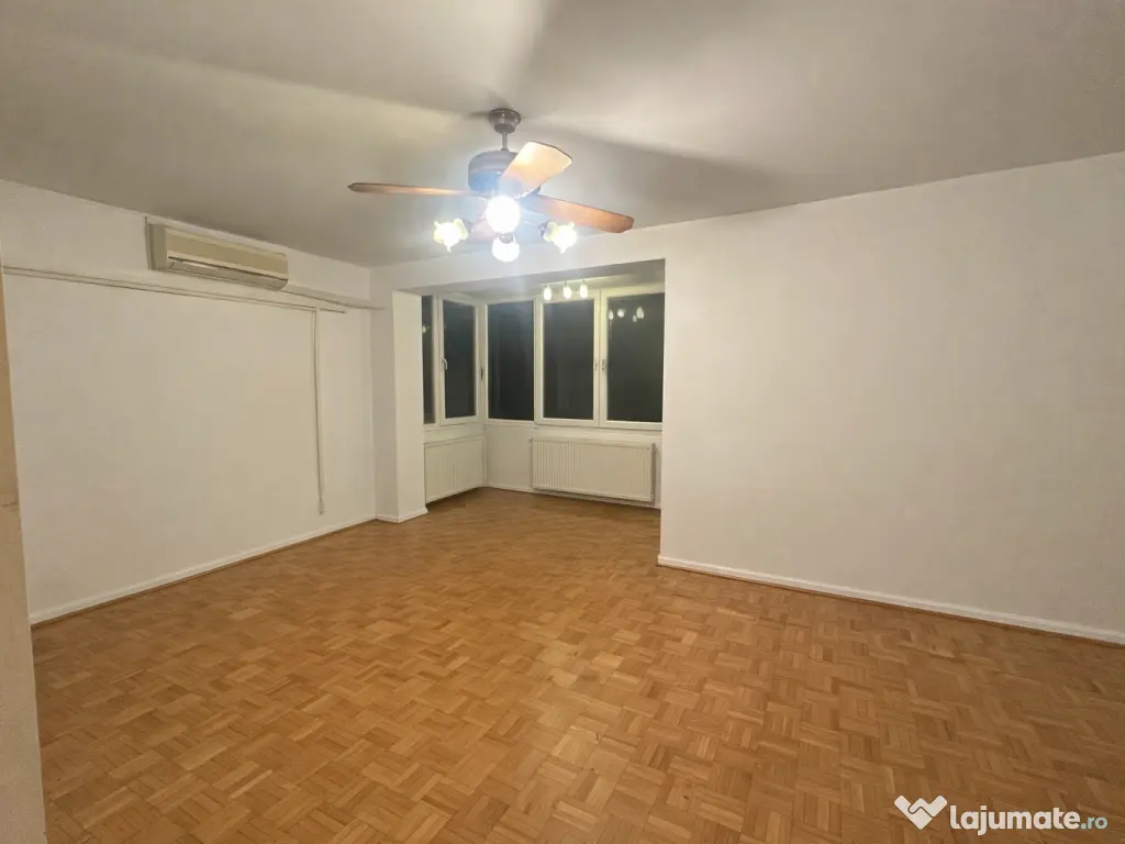 Apartament 3 camere de vânzare strada Moldovei zona școala George Coșbuc