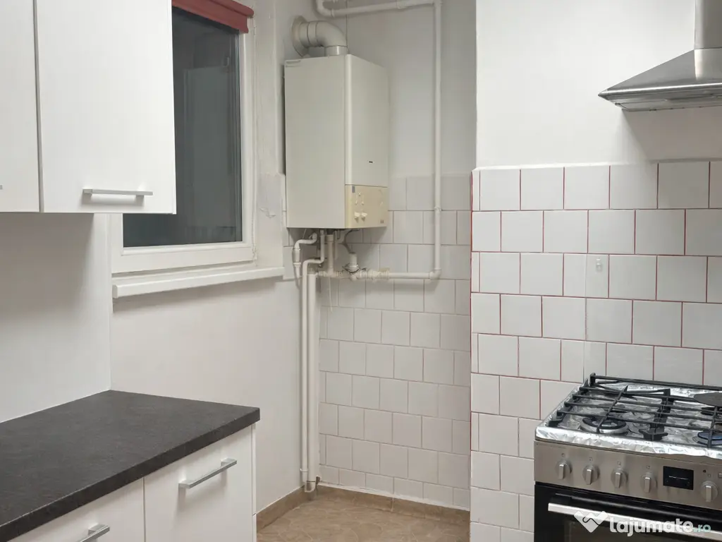 Apartament 3 camere de vânzare strada Moldovei zona școala George Coșbuc