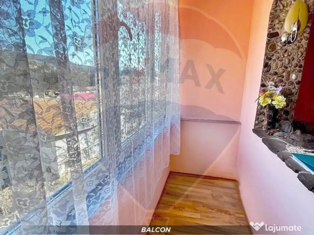 Apartament cu 3 camere de vanzare in CAVNIC 