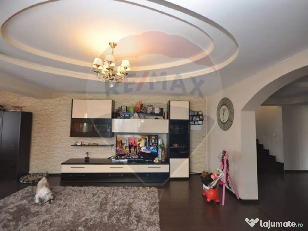 Vilă de închiriat in SANPETRU 