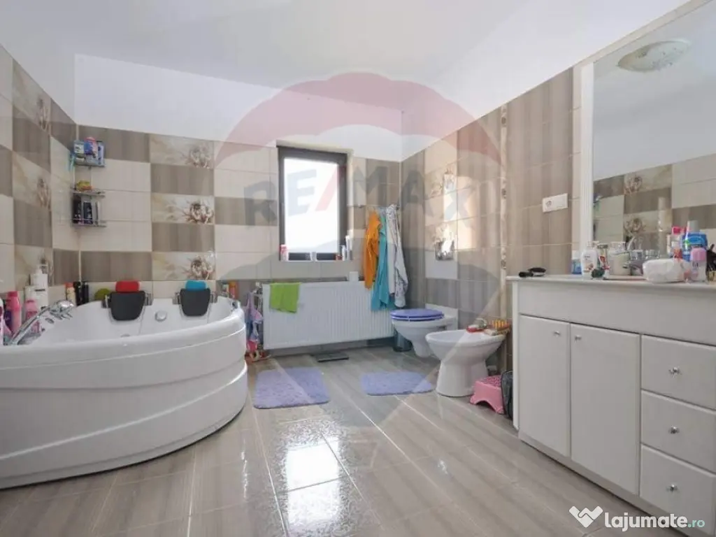 Vilă de închiriat in SANPETRU 